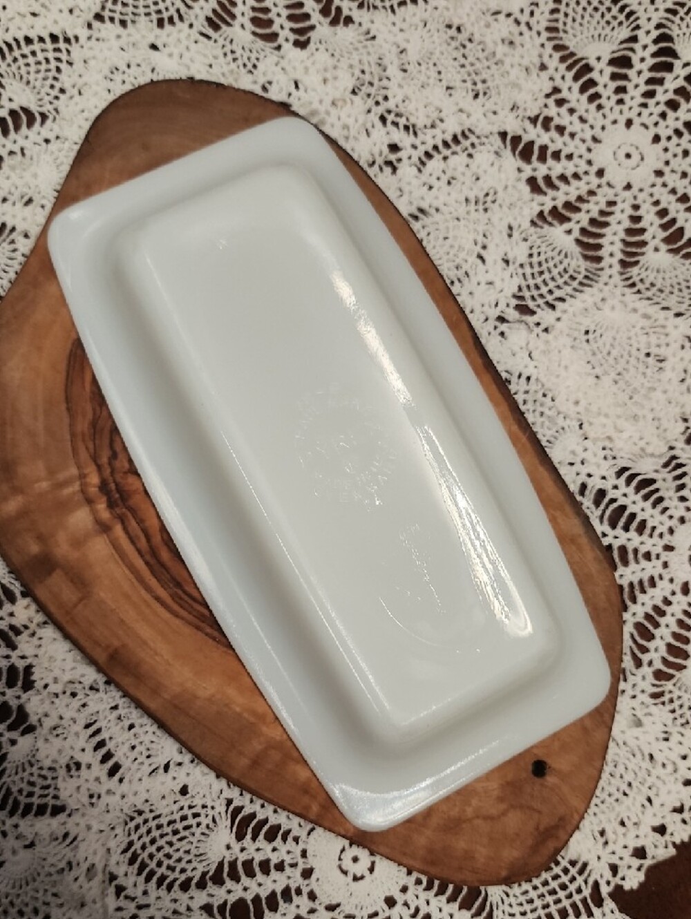 🔥HOT Deal Vinatge PYREX Milk Glass Butter Serving Dish - Picture 2 of 5